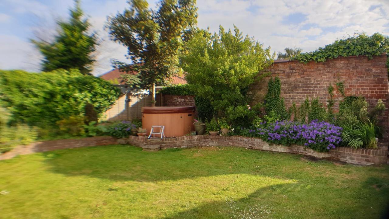 Holly Cottage, Hidden Gem In The Yorkshire Wolds Welton  外观 照片